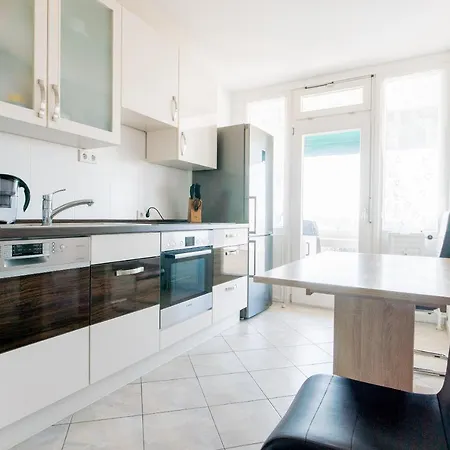 Private Apartment Lez-Mitte Daire *